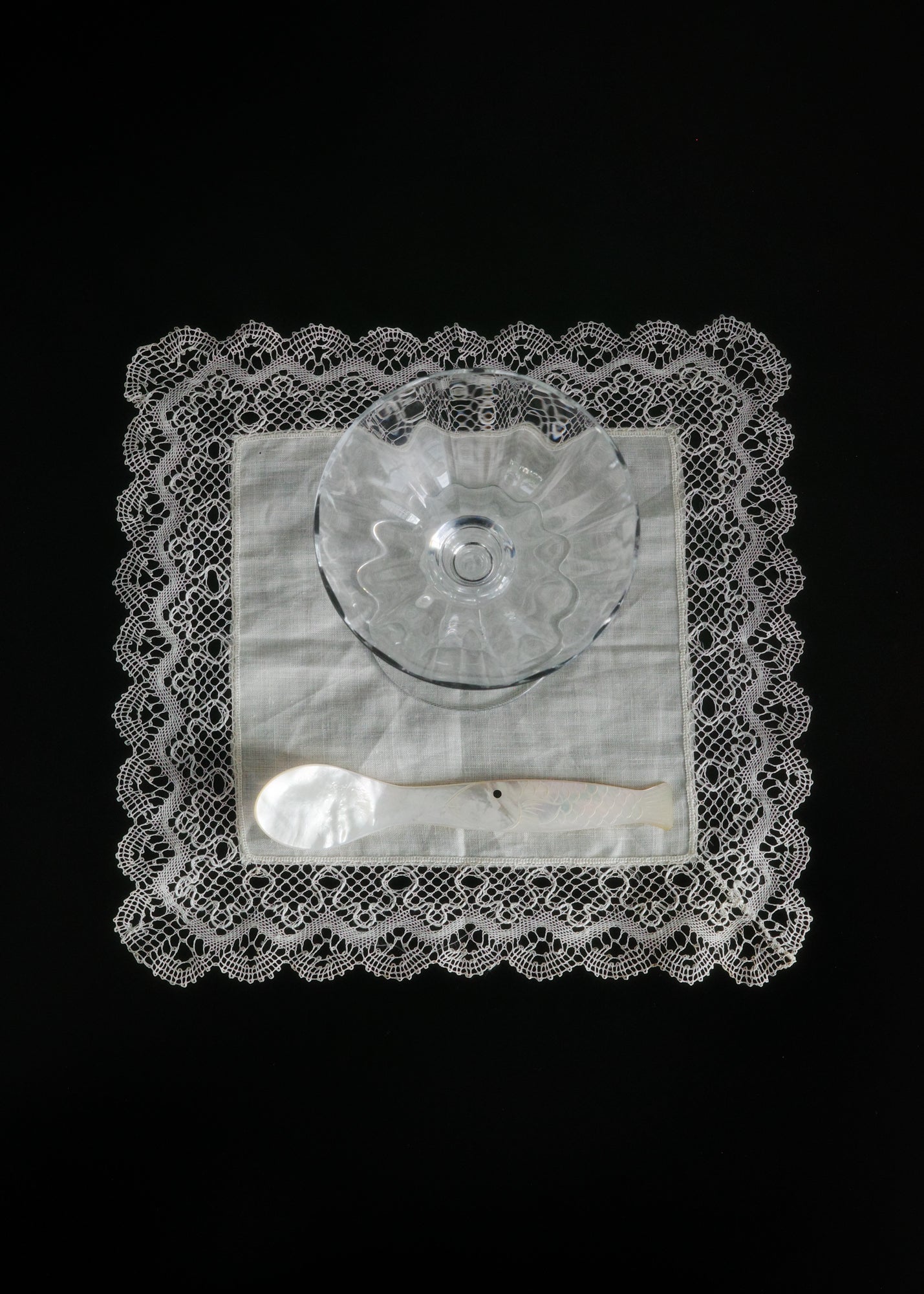 Vintage lace square mat