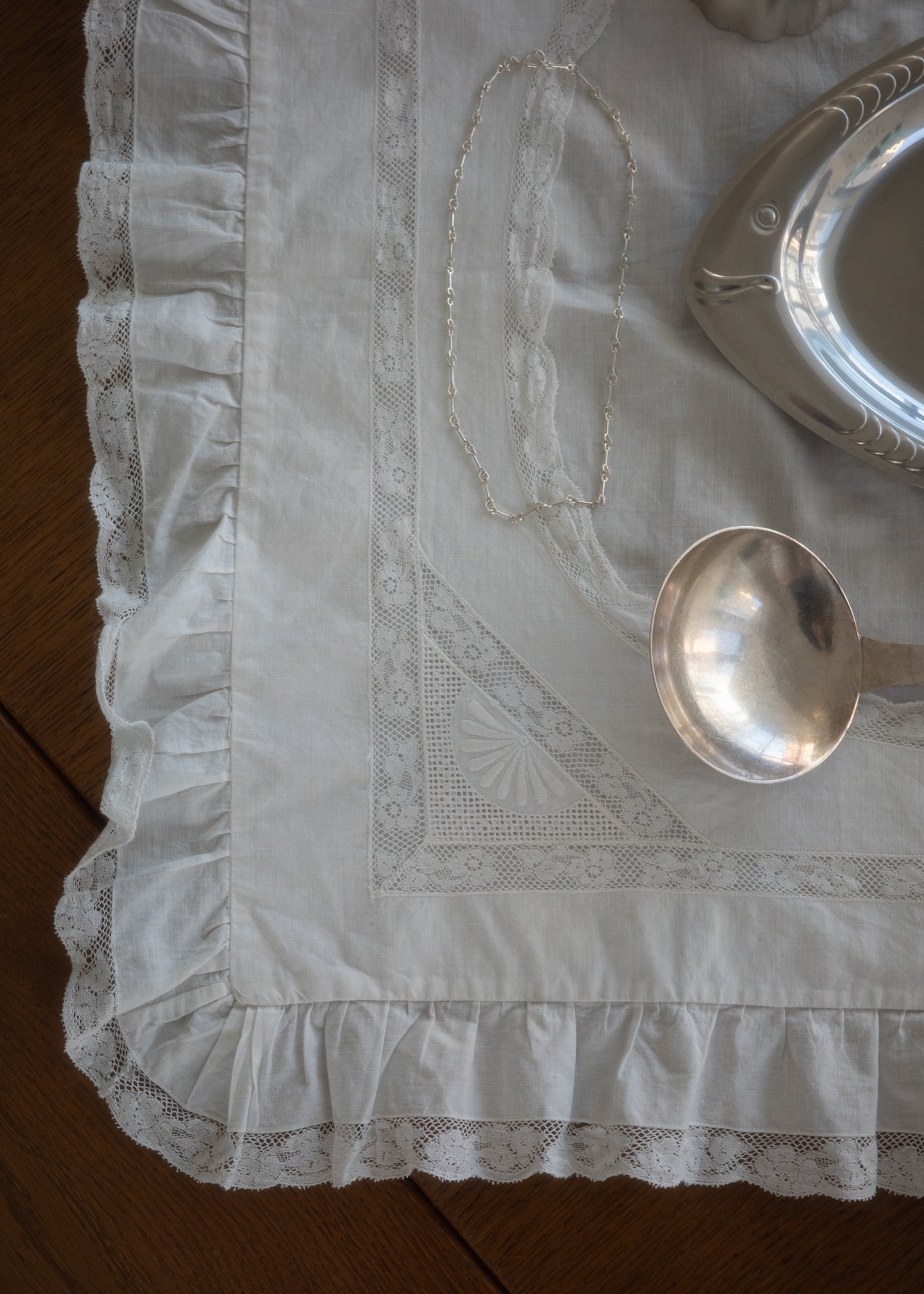 Lace window table mat