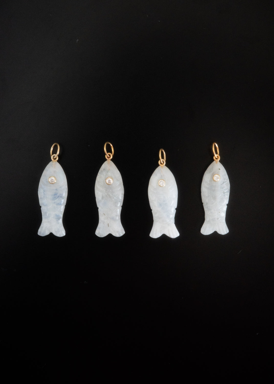 "nonnon" fish pendant -Rainbow Moonstone-