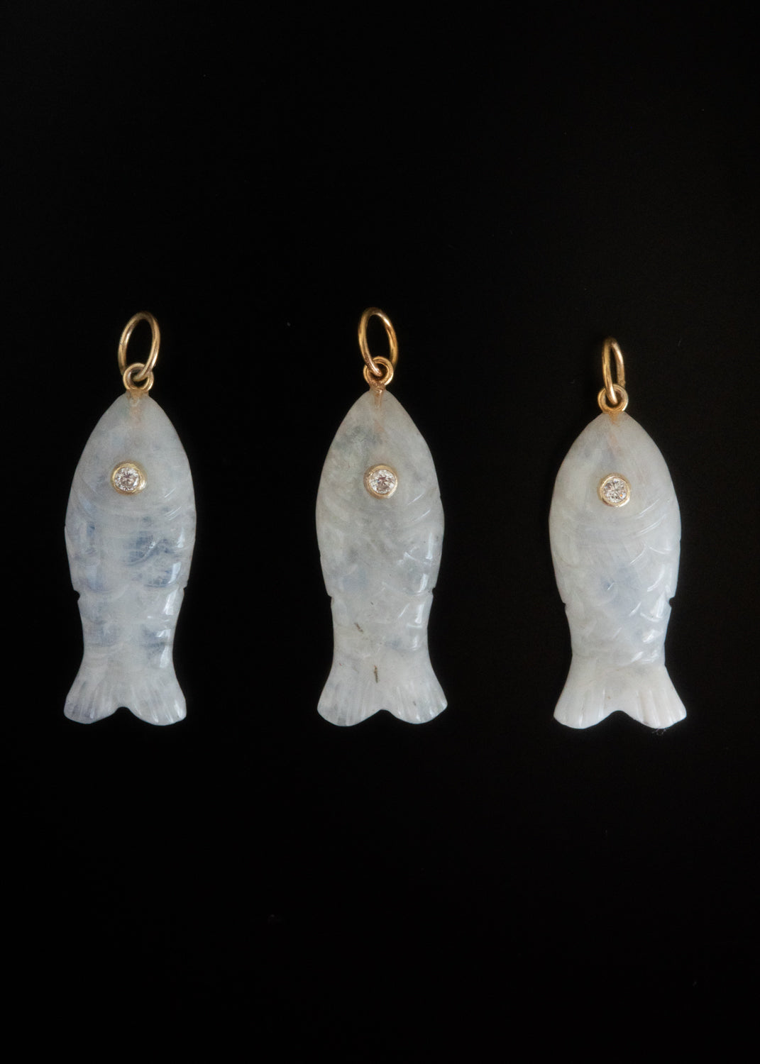 "nonnon" fish pendant -Rainbow Moonstone-