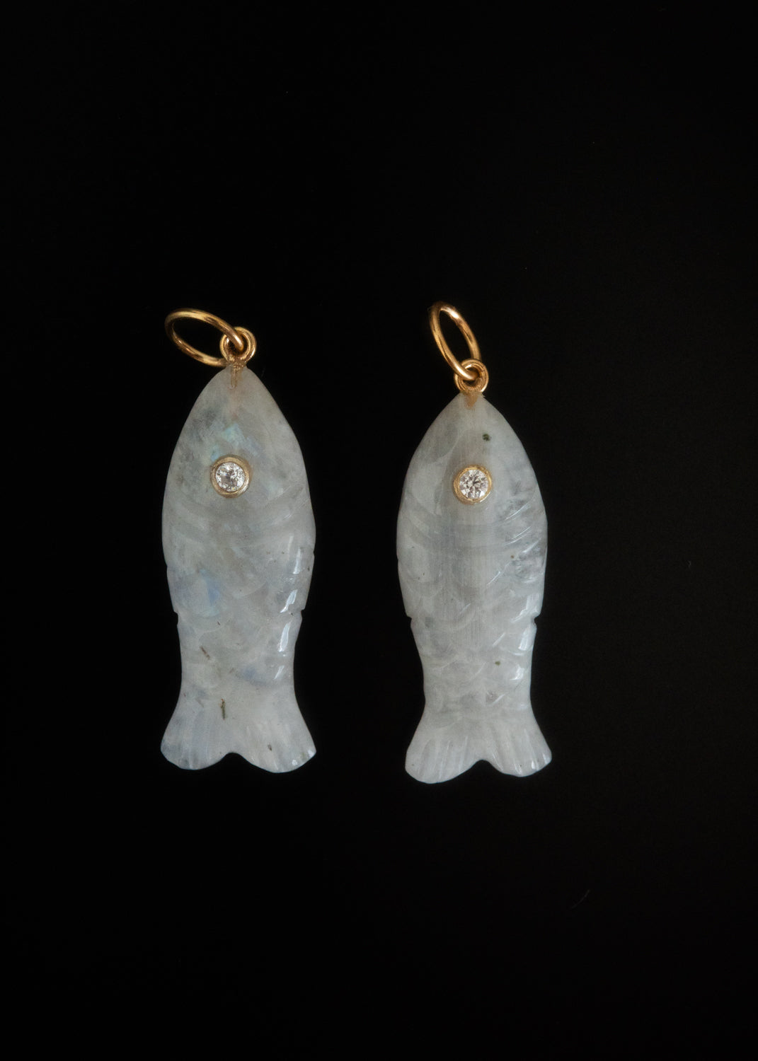 "nonnon" fish pendant -Rainbow Moonstone-