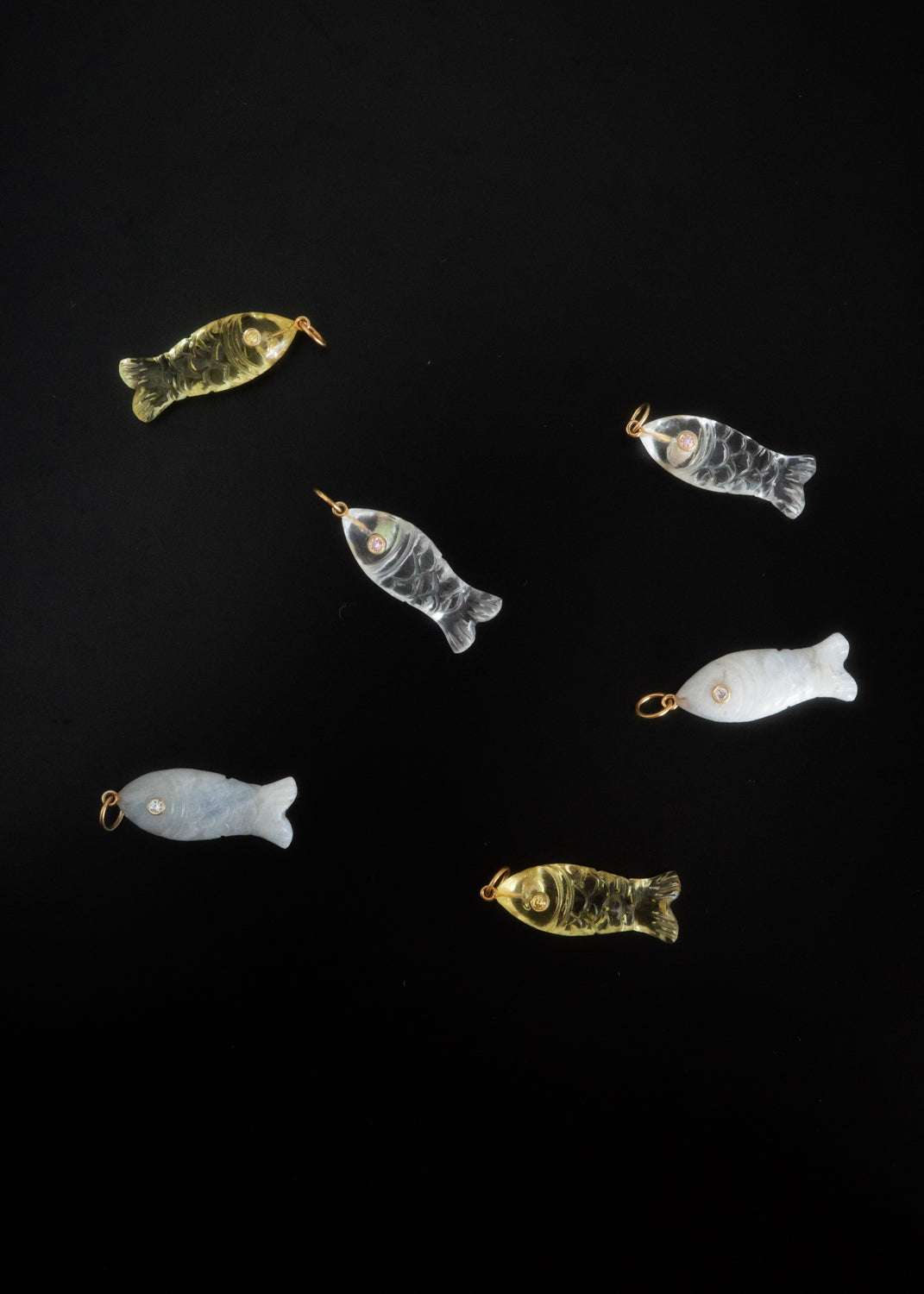 "nonnon" fish pendant -Rainbow Moonstone-