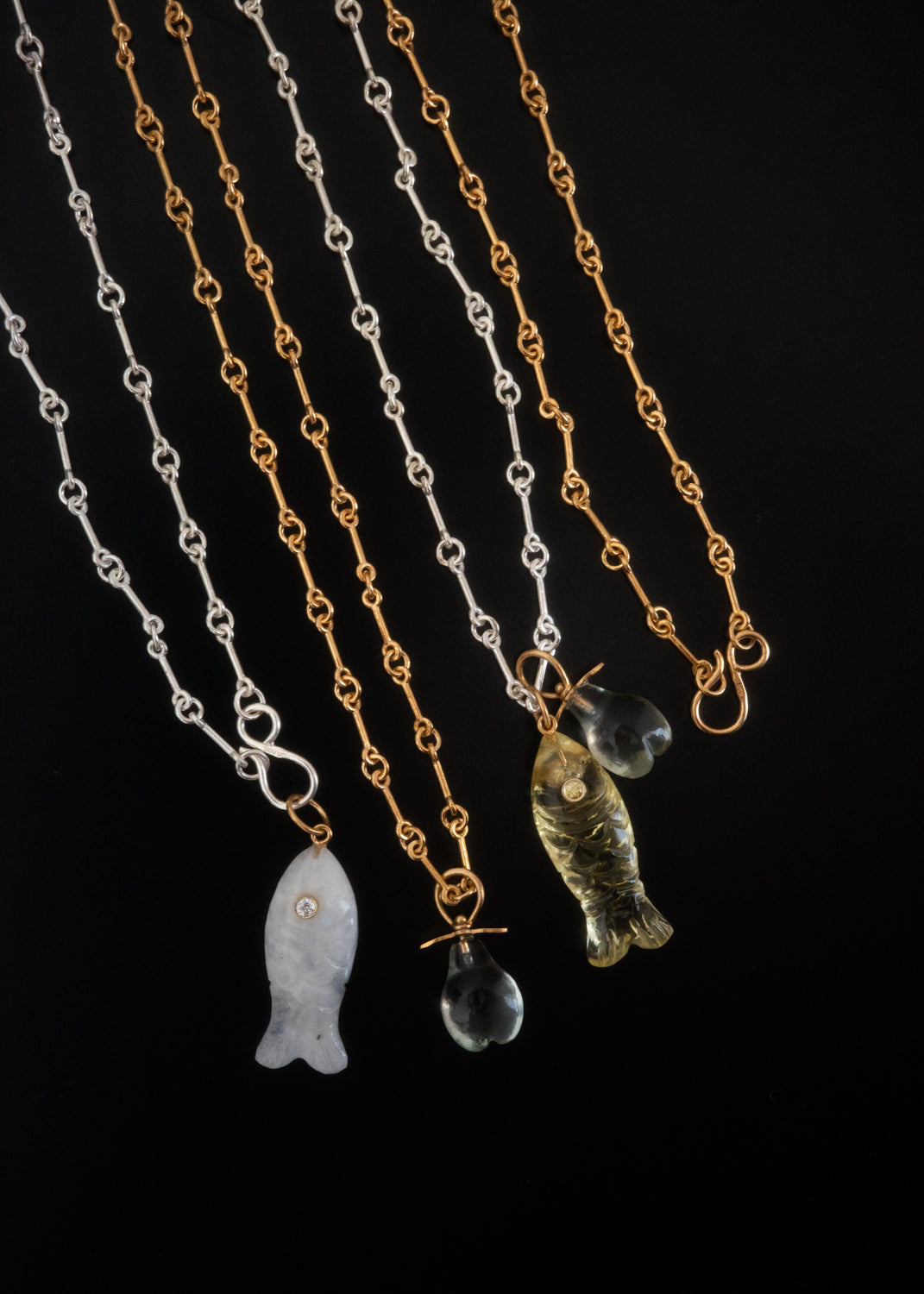 "nonnon" fish pendant -Rainbow Moonstone-