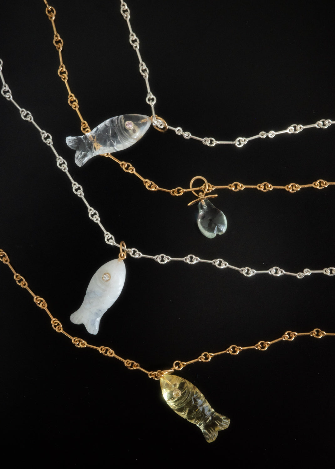 "nonnon" fish pendant -Rainbow Moonstone-