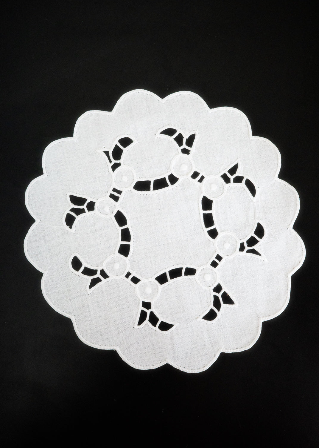 Lagoon lace circle mat