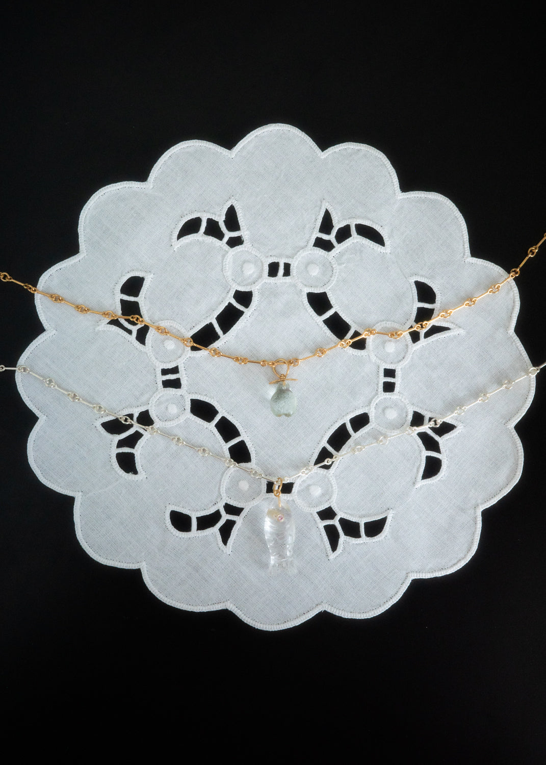 Lagoon lace circle mat